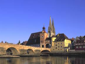 Städtereisen nach Regensburg: Steinerne Brücke in Regensburg