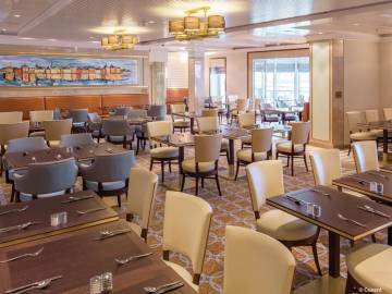 Queen Mary 2: King's Court Dining