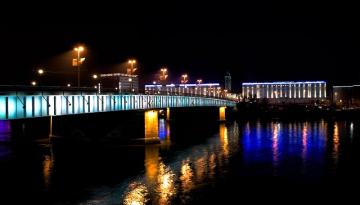 Linz an der Donau bei Nacht