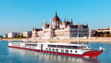 MS Bolero vor Budapest