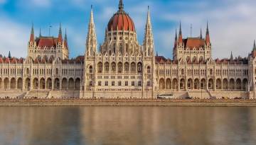 Budapest: Parlament an der Donau