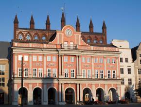 Städtereisen nach Rostock: Rathaus in Rostock
