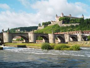 Städtereisen nach Würzburg: Main und Festung Marienberg
