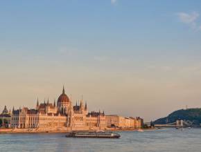 Flusskreuzfahrten auf der Donau: Budapest - Parlament, Ungarn