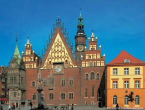 Flusskreuzfahrten auf der Oder: Rathaus von Breslau, Polen