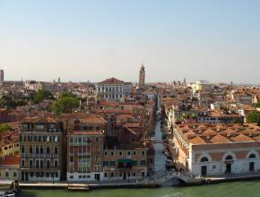 Flusskreuzfahrt auf dem Po: Blick auf Venedig und die Lagune, Italien