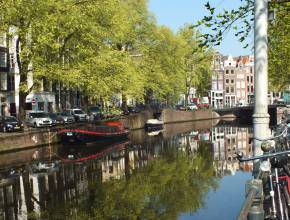 Flusskreuzfahrten auf dem nördlichen Rhein: Grachten in Amsterdam