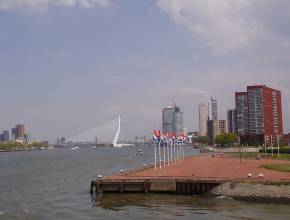 Flusskreuzfahrten auf dem nördlichen Rhein: Erasmusbruk in Rotterdam, Niederlande