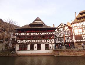 Flusskreuzfahrten auf dem südlichen Rhein: Strassburg - La Petite France