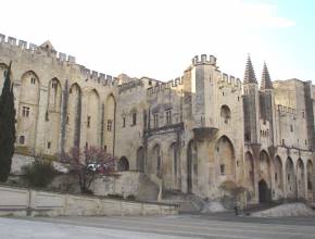 Flusskreuzfahrten auf der Rhone: Papstpalast in Avignon, Südfrankreich