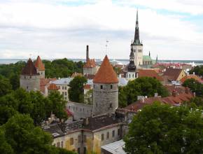 Rundreisen in das Baltikum: Blick auf die Altstadt von Tallinn