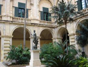 Rundreisen in Marokko: Valletta - Großmeisterpalast