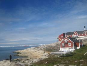 Kreuzfahrten in die Arktis: typische Häuser in Grönland