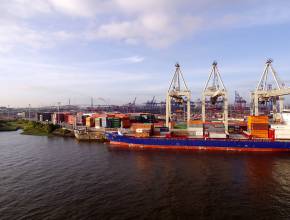 Kreuzfahrten Nordsee & Ärmelkanal: Blick auf den Hamburger Hafen