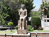 Vor dem Ägyptischem Museum