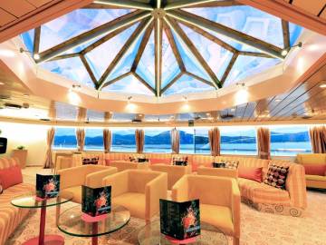 MS Ocean Majesty: Observation Lounge