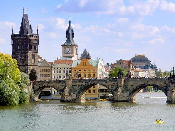 Prag: Karlsbrücke über der Moldau