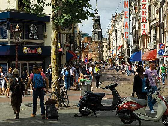 Rembrandtplein mitten in der Innenstadt von Amsterdam