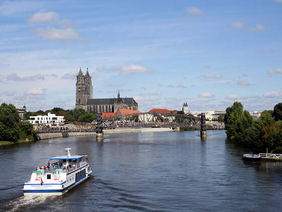 Magdeburger Dom mit Elbe