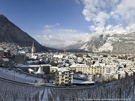 Schweiz: Panorama-Blick über Chur im Winter