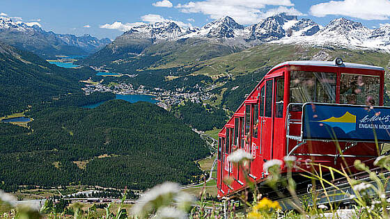 Blick auf St. Moritz und die oberengadiner Seen