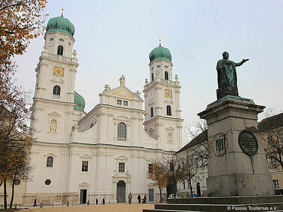 Passau: Stephansdom - Domplatz