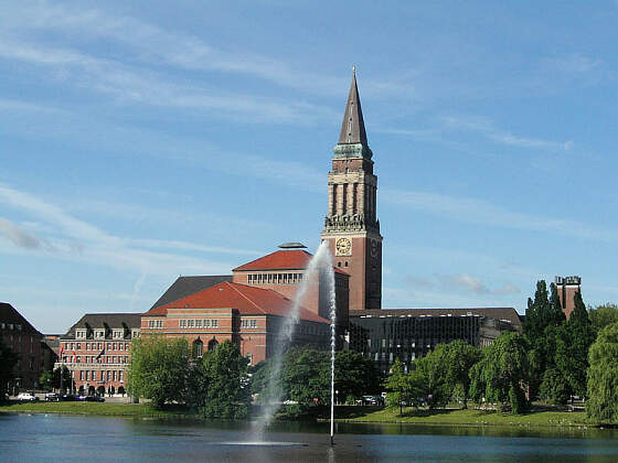 Kieler Rathaus mit Glockenturm