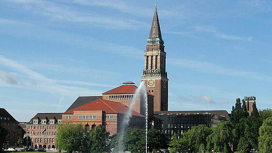 Kieler Rathaus mit Glockenturm