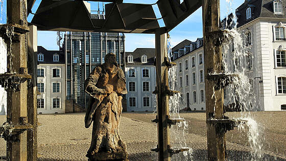 Schloss Saarbrücken mit Schlossbrunnen