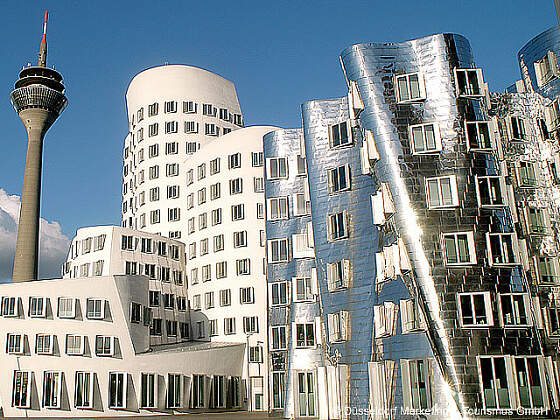 Gehry Turm im Medien Hafen Düsseldorf