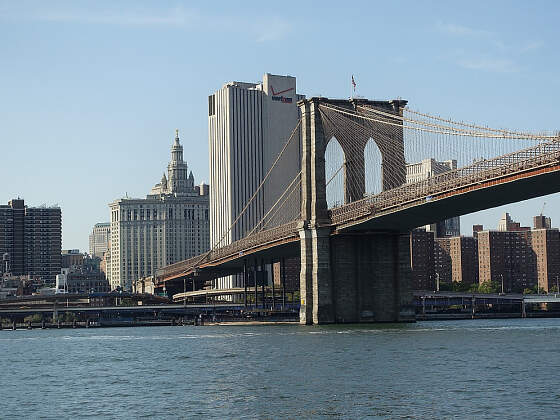 New York: East River und Brooklyn Bridge
