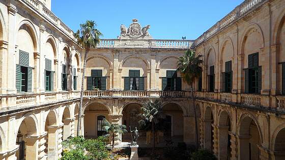 Malta, Valletta: Innenhof des Grand Master's Palace