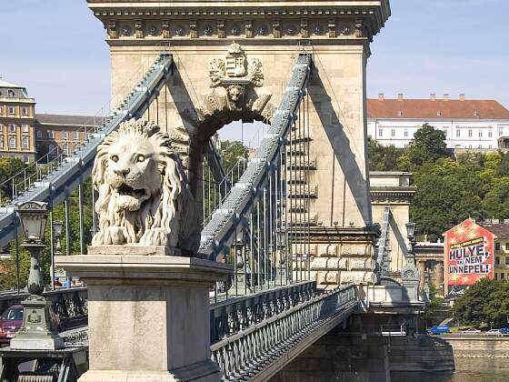 Ungarn: Kettenbrücke in Budapest