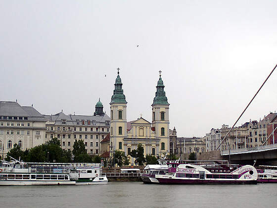 Ungarn: Innerstädtische Pfarrkirche in Budapest