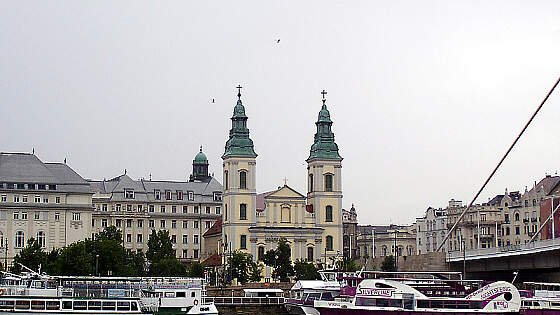 Ungarn: Innerstädtische Pfarrkirche in Budapest