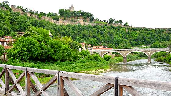 Blick auf das Burgschloss Veliko Tarnovo in Bulgarien