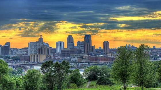 USA, Minnesota: Minneapolis Skyline & St. Paul