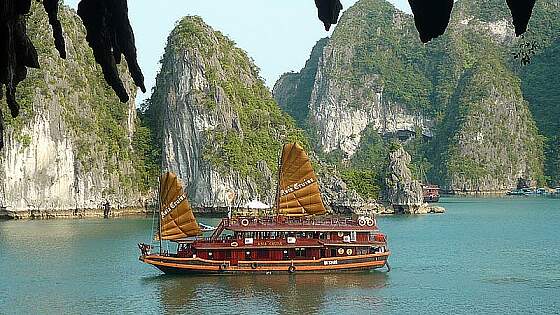 Schifff in der Halong-Bucht Vietnam