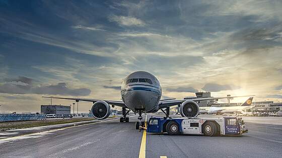 Flugzeugabfertigung am Flughafen