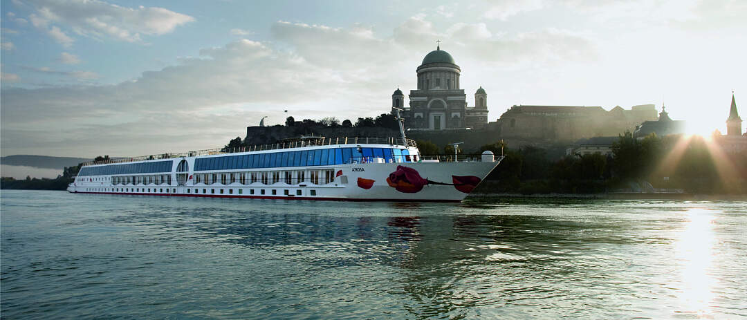 Flusskreuzfahrtschiff A-ROSA auf der Donau