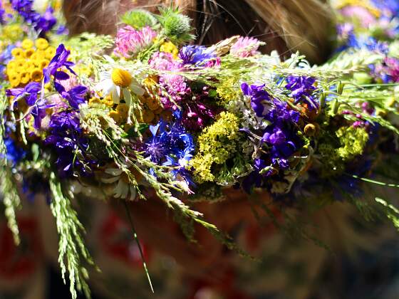 Tradition in Polen: Blumenkranz