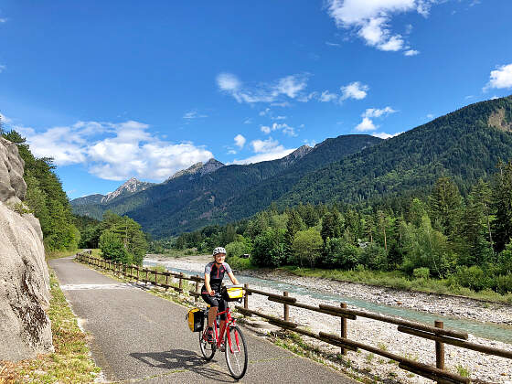 Österreich Radreisen: Alpe-Adria-Radweg am Fluss entlang