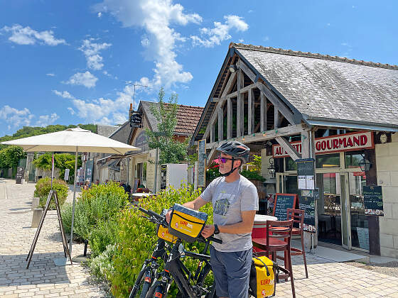 Frankreich Radreisen: Schlösser der Loire - Radler und Marktstände