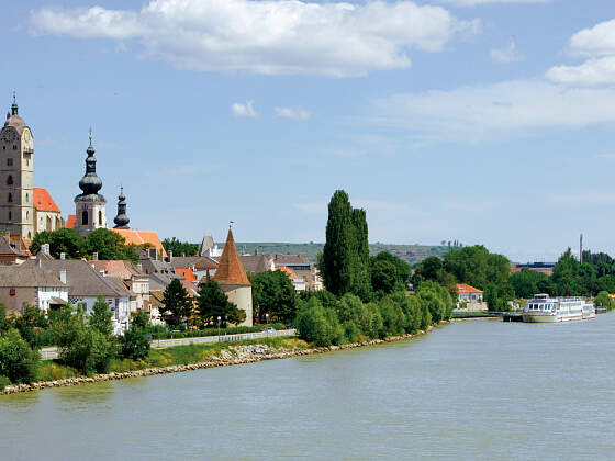 Blick von Donau auf Krems, Österreich