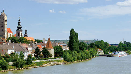 Blick von Donau auf Krems, Österreich