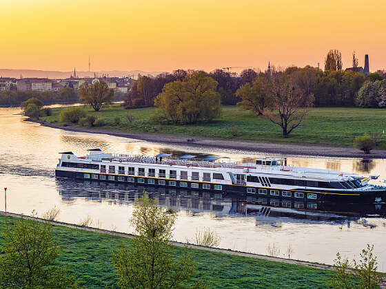 MS Sans Souci bei Dresden auf der Elbe