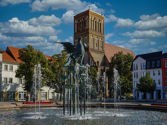 Flusskreuzfahrt: Greifenbrunnen in Anklam