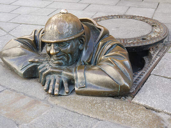 Donaukreuzfahrten: Man at work in Bratislava