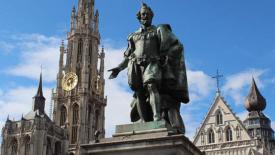 Rheinkreuzfahrten: Peter Paul Rubens Statue in Antwerpen