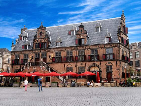 Rheinkreuzfahrten: Altes Rathaus in Nijmegen